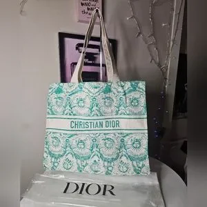 【お洒落で機能性も◎】Dior Dioriviera Book Tote ラージ CHRISTIAN DIOR Large Dioriviera Book Tote Blue – REAWAKE